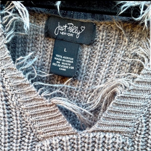 ✨🩶SWEATER🩶✨ - Picture 2 of 3